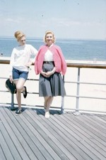 LADY WITH BEEHIVE HAIR WEARING SOUTHHAMPTON COLLEGE SHIRT 1965 35mm PHOTO SLIDE