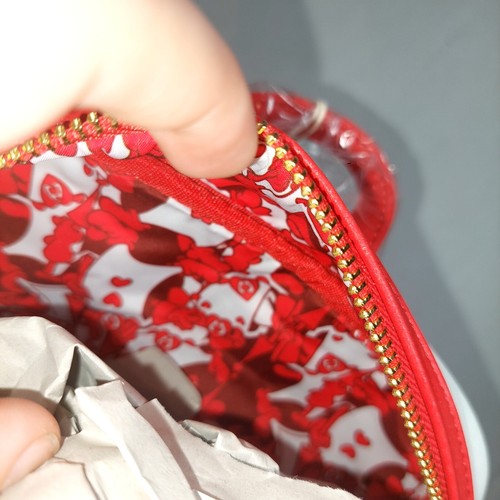 Mini Mochila Loungefly Disney Alicia en el País de las Maravillas Roja As de Corazones Juegos con disfraces - Imagen 16 de 22