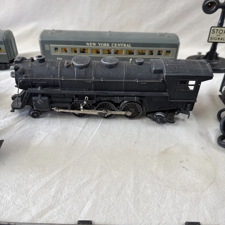 Marx Train New York Central #333 4-6-2 Locomotive & Tender 3 Car Passenger Set - Image 3 of 4