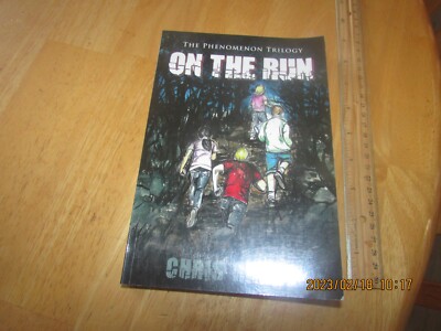 On the Run by Chris Raabe (2012, Trade Paperback)