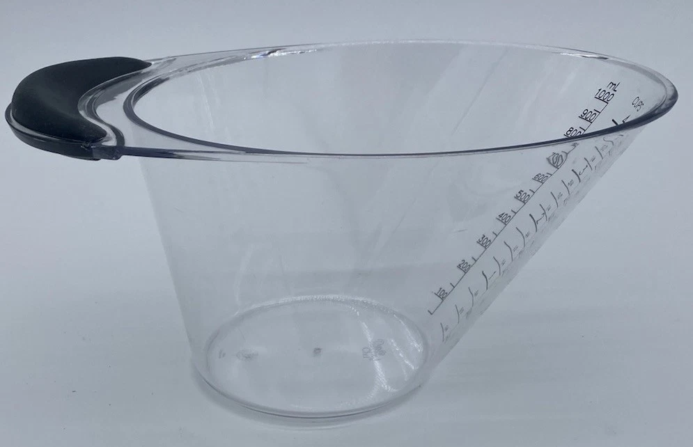 Pampered Chef 4 Cup Liquid Measuring Cup Clear Plastic with Black Handle