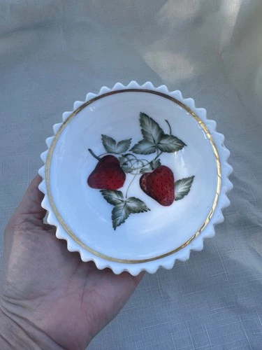 RARE-Vintage Fenton CHARLETON hand painted Strawberries dish diamond gold trim