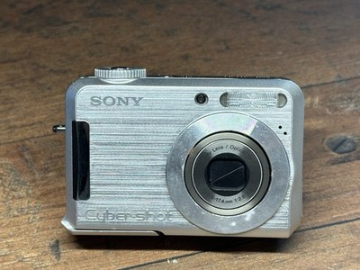 Sony Cyber-shot DSC-S700 Point & Shoot Digital Kamera 7.2MP