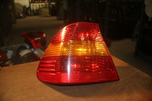 BMW 3ER (E46) 98- LIM.*RÜCKLICHT/HECKLEUCHTE* LINKS 10/2001 AUSSEN ROT/GELB