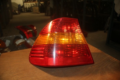 BMW 3ER (E46) 98- LIM.*RÜCKLICHT/HECKLEUCHTE* LINKS 10/2001 AUSSEN ROT/GELB