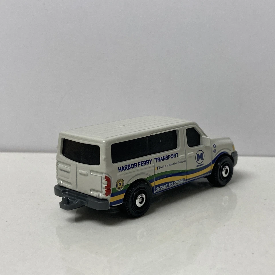 Nissan NV 2014 14 furgoneta coleccionable escala 1/64 diecast modelo diorama Foto 2 de 4