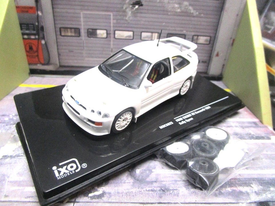 FORD Escort Cosworth RS 1994 Rallye Plainbody weiss für Umbau Spec. IXO 1:43 - Bild 4 von 4