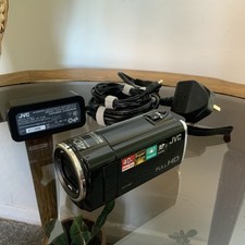 JVC Everio GZ-E105BEK High-Definition Camcorder 40x Including Charger, Tested
