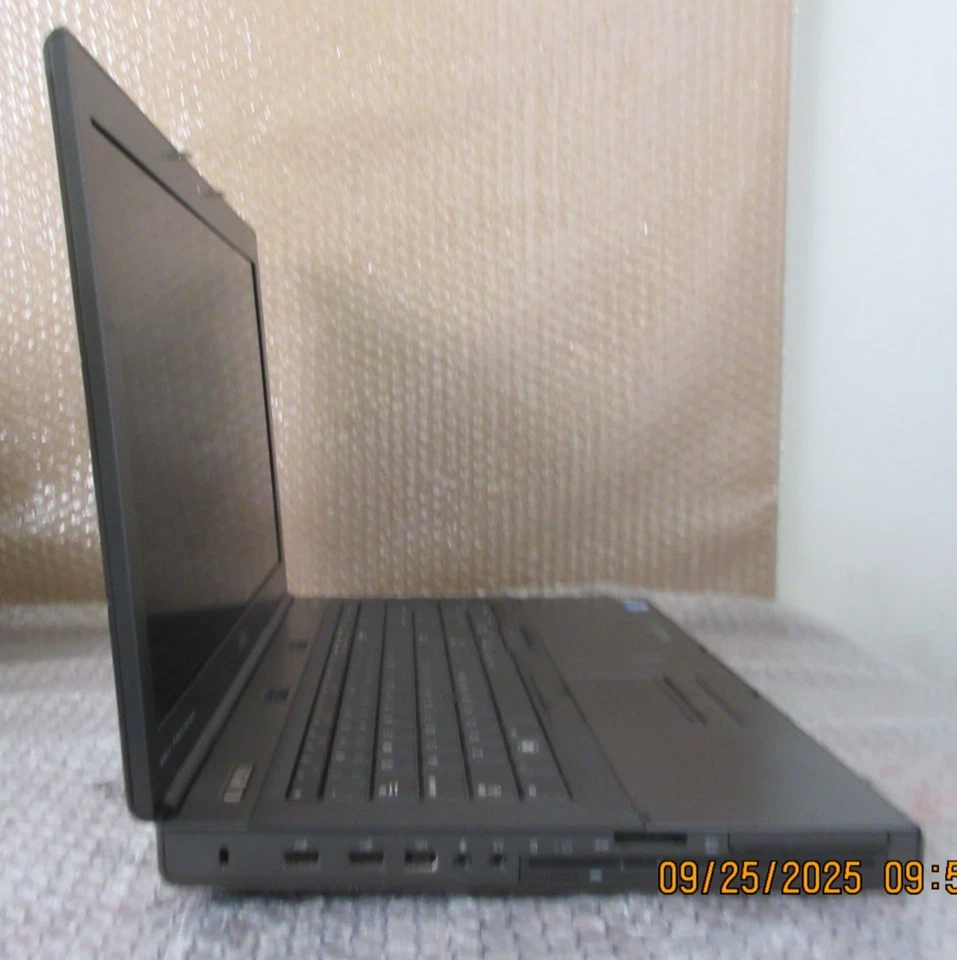Laptop Dell Precision M6600 Intel Core i5-2520M 2,50 GHz 8 GB RAM 256 GB HDD Foto 3 de 4