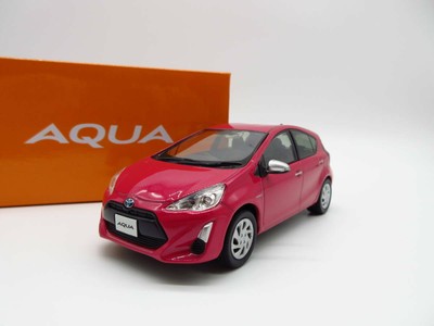 1 30 Toyota Aqua Mid Term Color Sample Mini Car Cherry Pearl Crystal Shine Pink Ebay