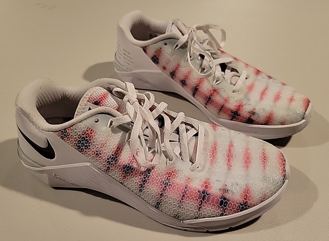 NIKE METCON5 TRAINER AT3149 101 WOMEN S SIZE 8.5 TIE DYE