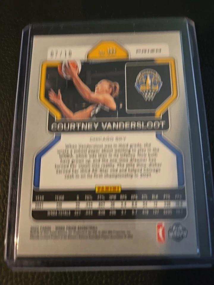 COURTNEY VANDERSLOOT 2022 PRIZM WNBA #103 Gold 7/10 Chicago Sky - Image 2 of 4