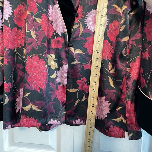 Jones New York Womens L Red Floral Satin Wrap Top V Neck Black Velvet Trim - Picture 7 of 9