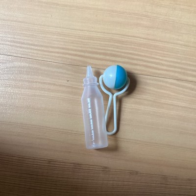 1 Stück  Ari Puppenrassel Grün Weiß. originales und verschiedenes- ARI-Püppchen.