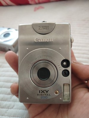 Canon IXY Digital 200   1/2.7'' CCD Sensor for Clear Image Capture