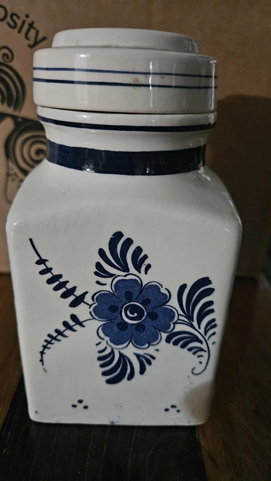 复古蓝色和白色代尔夫特花卉陶瓷香料罐带盖-手绘一对 — 第 3/4 张图片