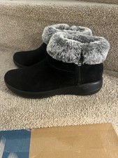 Image of Skechers Women’s On The Go Joy Ankle Boots Size 5.5 New