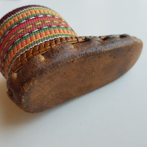 Balkan Opanek pin cushion leather Serbian folk art miniature shoe vintage - Picture 17 of 17