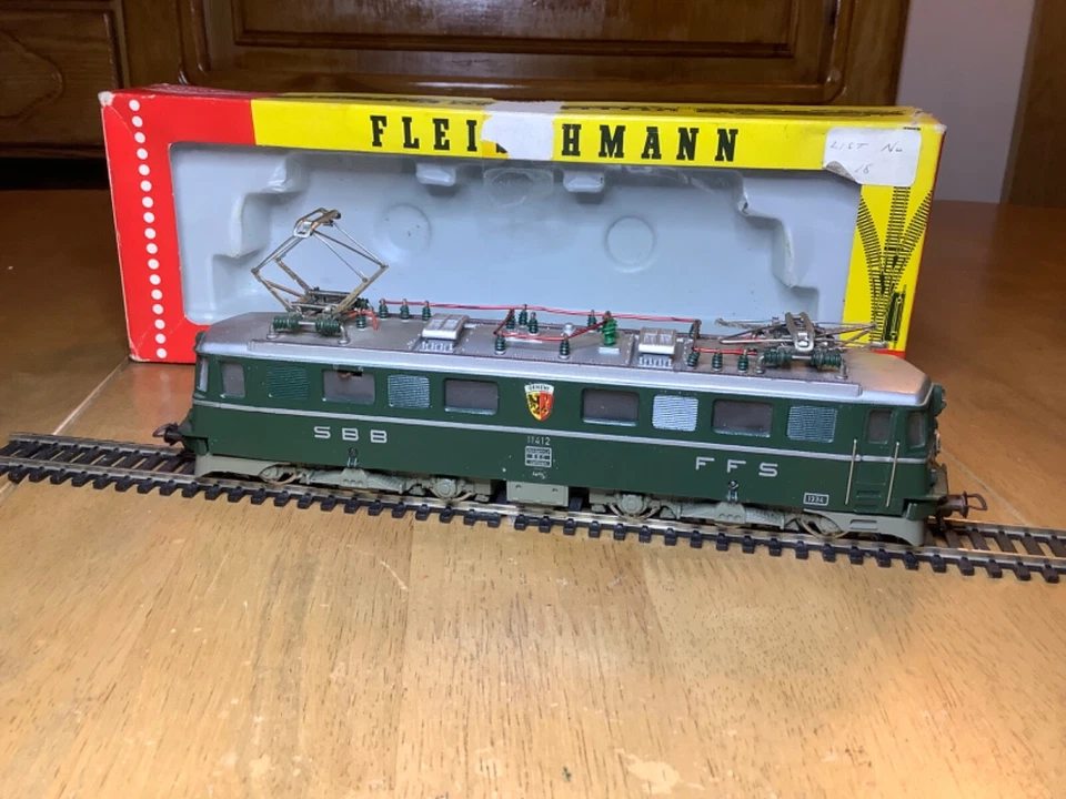 Fleischmann HO 2 Rail DC 4370 SBB Ae6/6 Co-Co Electric Locomotive 11412 - Image 2 of 4