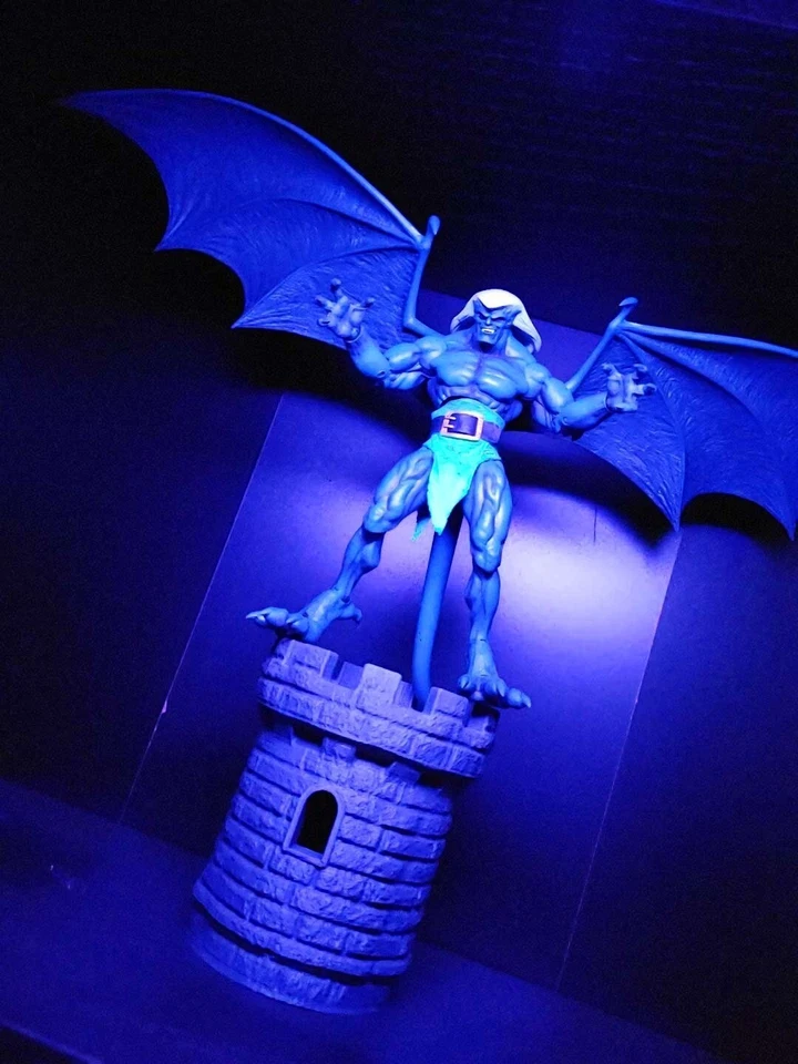Neca Ultimate Gargoyles Stand Disney - Whatchtower  Foto 3 de 4