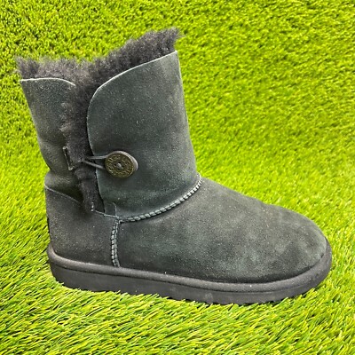 UGG Bailey Button Classic Boys Size 6Y Black Casual Winter Fur Suede Boots