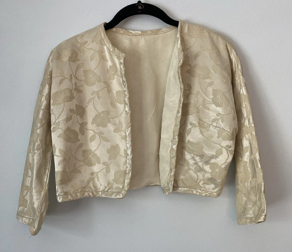 Chaqueta de vestir recortada bordada de seda crema vintage para mujer boda pequeña A-402 Foto 2 de 4