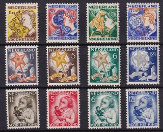 Nederland de Kinderzegels van 1932 1934 ongebruikt met de volle originele gom