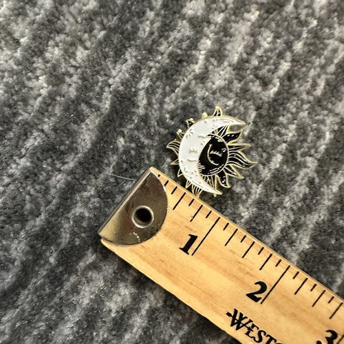 Enamel Pin Crescent Moon Sun Night Day Brooch Lapel Badge Backpack Hat Jewelry - Picture 4 of 4
