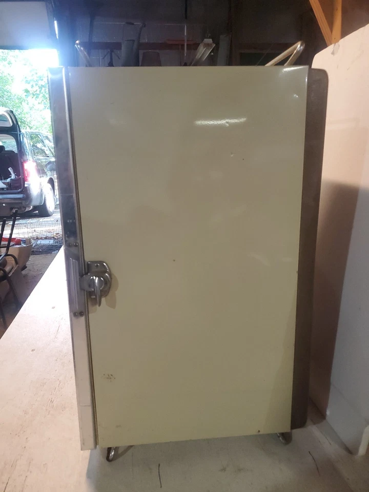 ¡Clásico vintage! en el estilo de una mini nevera resistente Coleman convertible refrigerador Foto 4 de 4