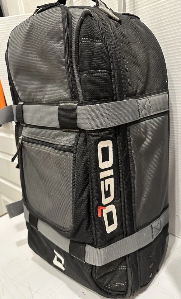 Ogio Layover 24” Rolling Suitcase/Luggage/Carry-On Black/Graphite Great Selling - Image 2 of 4