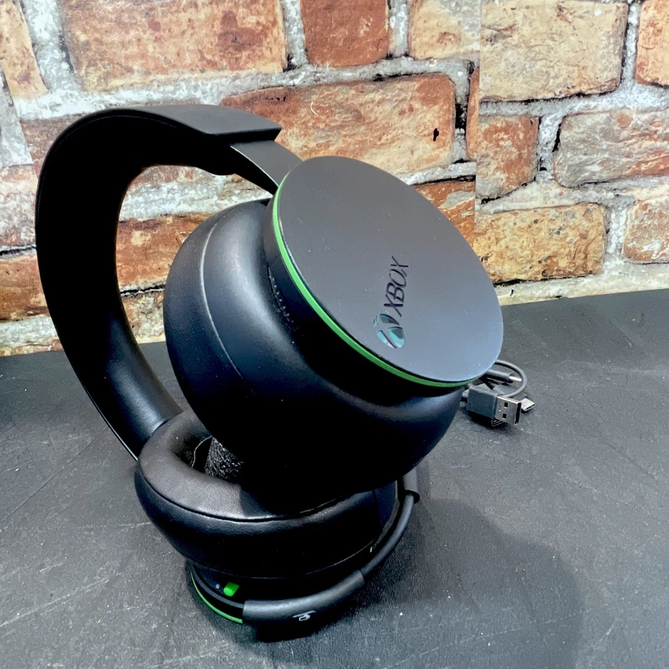 Microsoft Wireless Headset Black 1944 For Xbox One & Xbox Series S|X - READ. - Image 3 of 4