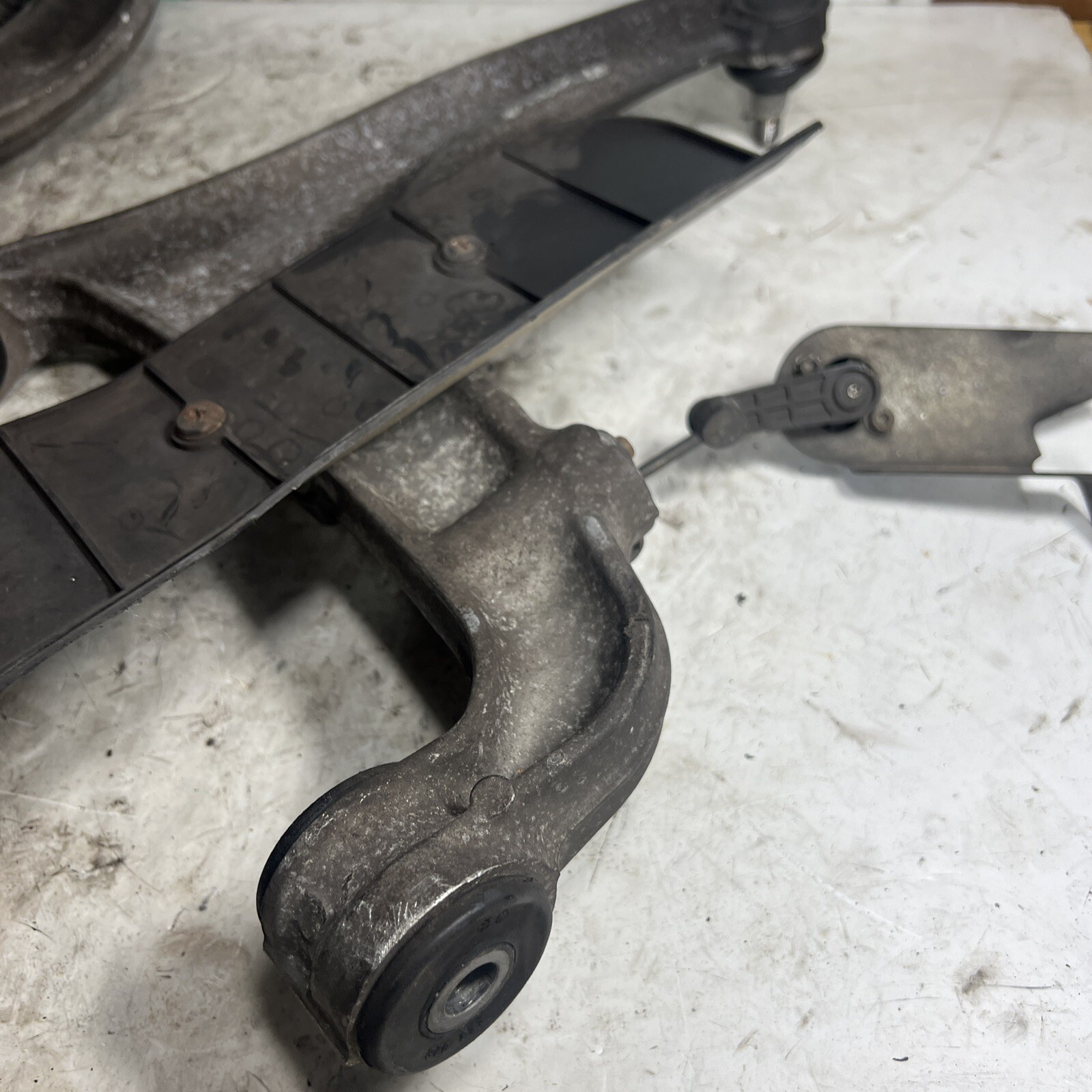03-08 Maserati Quattroporte Left Rear Control Arm Set M139 Upper Lower Toe