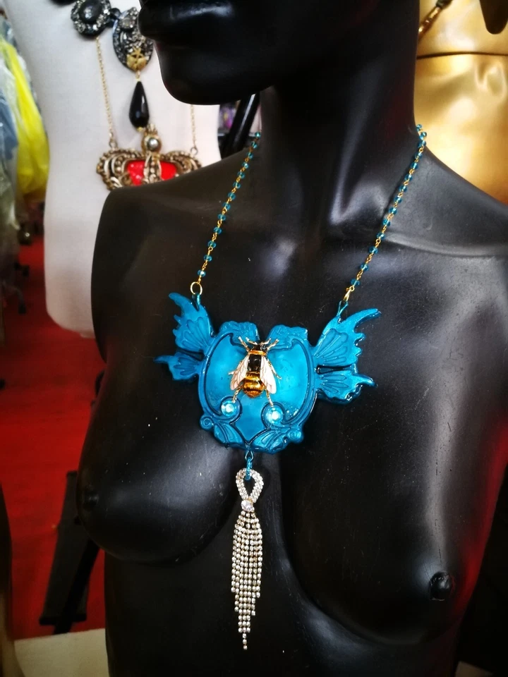 Pingente de colar de joias femininas de luxo ninho de abelha mel joia brasão babador - Imagem 4 de 4