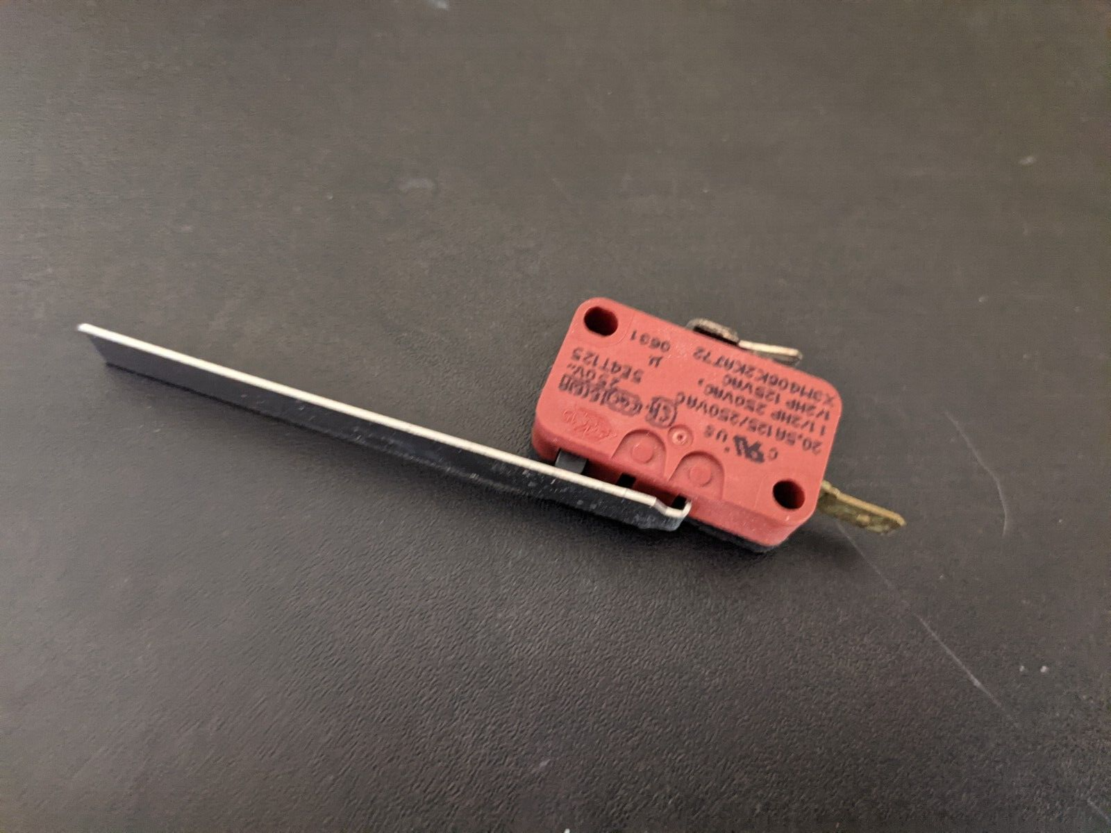 Dyson DC17 Upright Vacuum Genuine Omron Micro Switch 916405-01