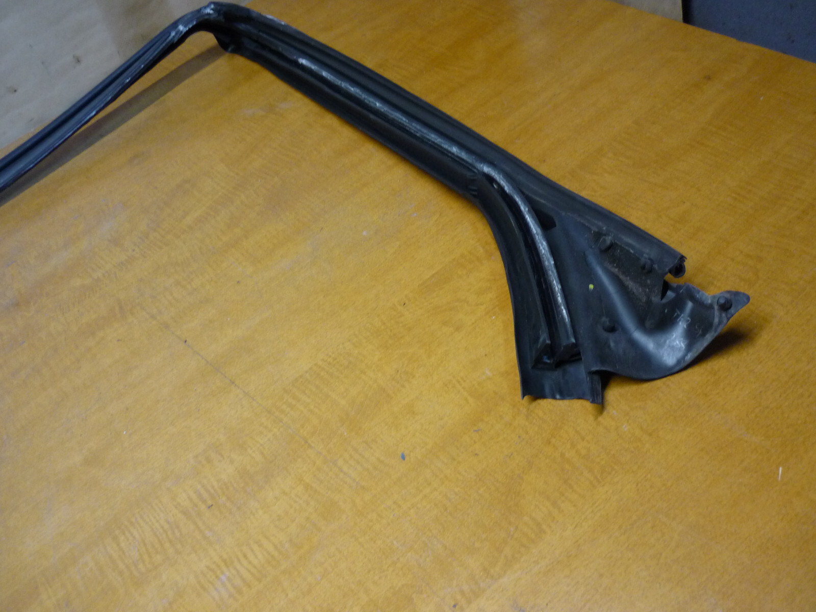 Ferrari California - Windshield Glass Upper Gasket  -P/N 69758000