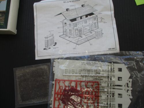 Ertl #2957 DL&W Station Kit HO Scale MIB Sealed Bag Lackawanna Depot Kit - Picture 4 of 4