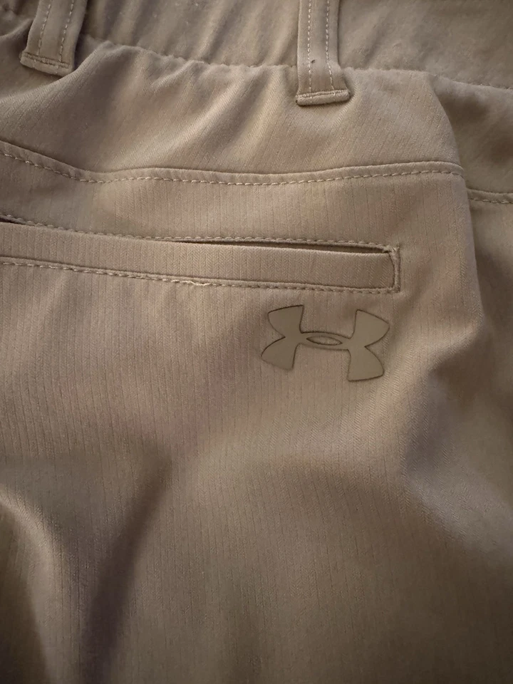 Under Armour Men's the Showdown Beige Stretch Nylon Golf Pants 40x32 - Image 2 of 3