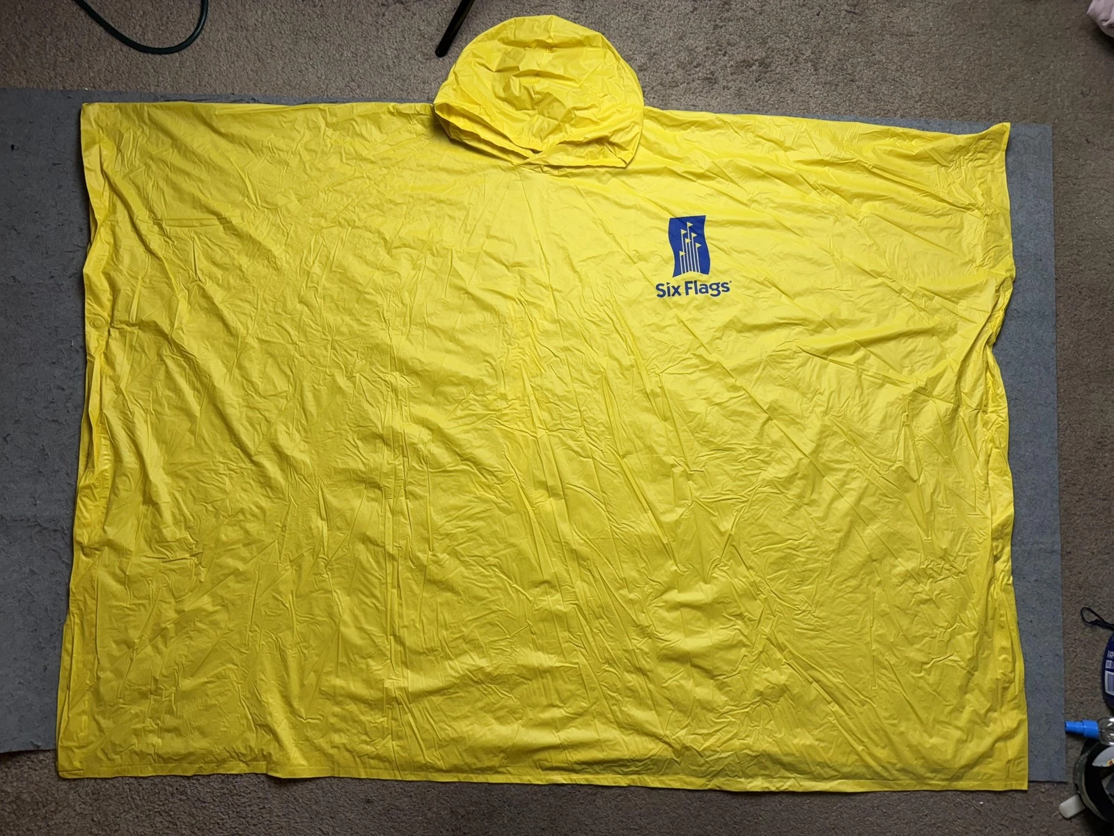 Vintage Six Flags Rain Poncho One Size Yellow Bugs Bunny Looney Tunes 1993