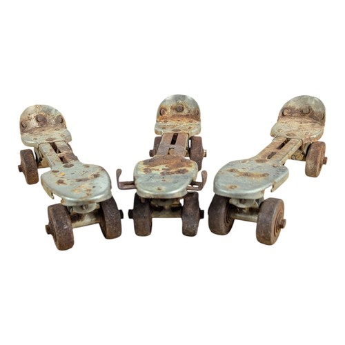Vintage Roller Skates Waterloo Vega Metcraft (Rusted) Canada (No Straps)