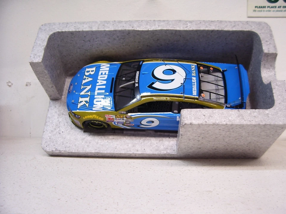 2015 1/24 #9 SAM HORNISH JR MEDALLION BANK FORD FUSION ACTION - Image 2 of 4