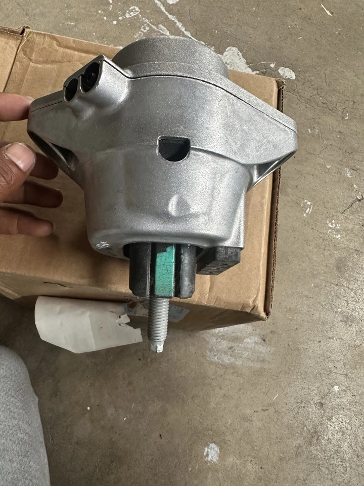 2014-2016 凯迪拉克 CTS Vsport RWD 3.6L-V6 发动机电机安装 84041456 — 第 3/4 张图片