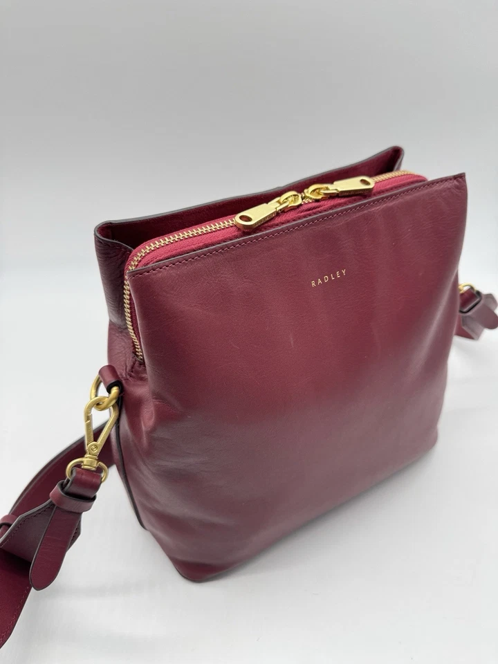 RADLEY Dukes Place pebbled leather middle compartment crossbody bag - BURGUNDY - Image 3 of 4