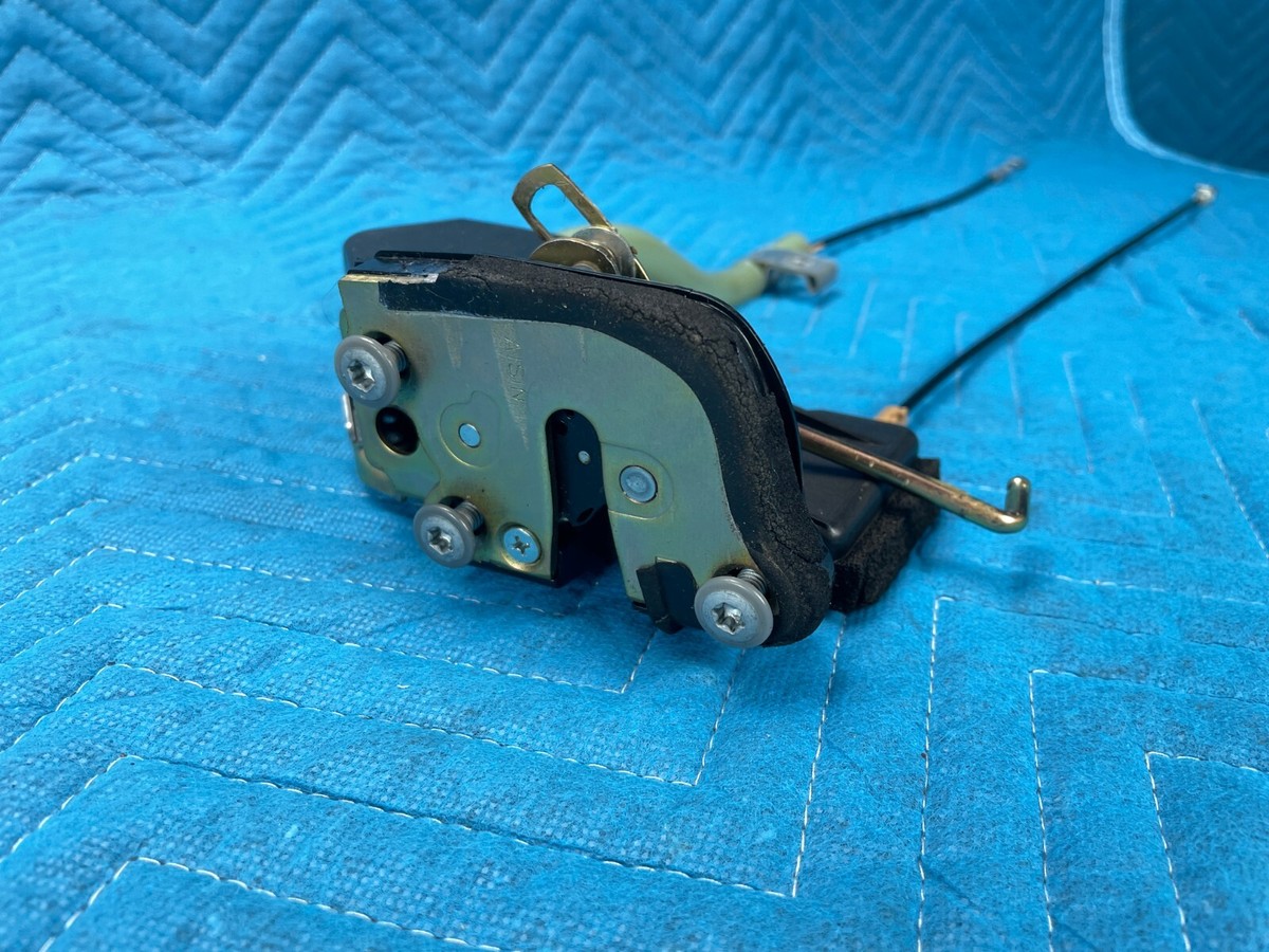 Lexus LX470 Rear Door Lock Latch Driver's Side 69060-60062 1998