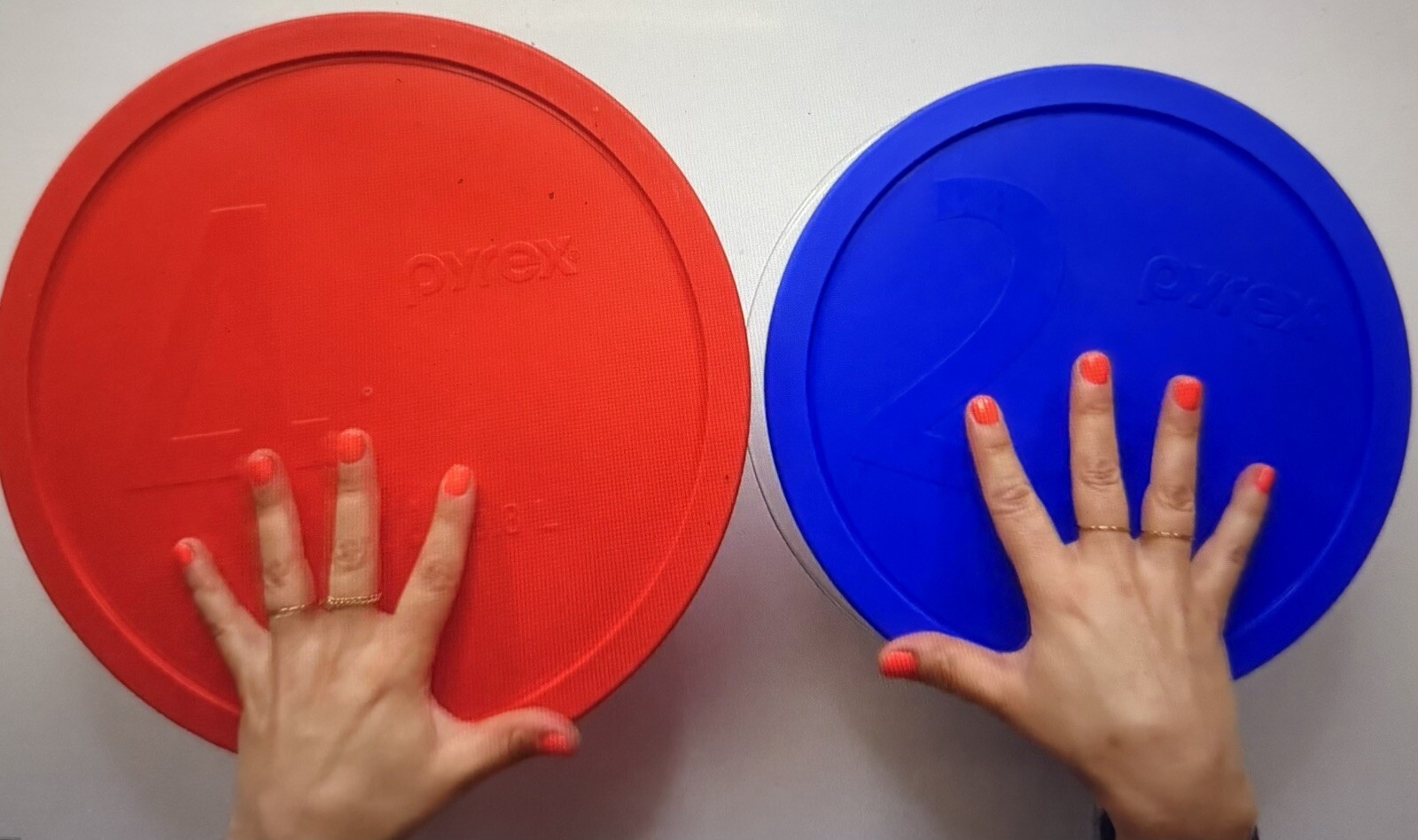 Pyrex Smart Essentials 2.5qt Blue & 4qt Red Glass Mixing Bowls with Lids