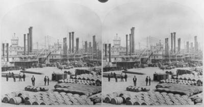 Barrels Cotton Bales Quayside Alongside Steamboats Moored Levee Mi- Old Photo