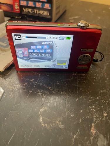Sanyo VPC T1496 14.0MP 5x Zoom Digital Camera Red, NEW Battery, 8GB SD-TESTED! - Picture 6 of 9
