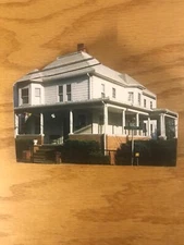 201 East Central Avenue, Federalsburg, MD, 1998 Bernese Culhane Shelf Sitter