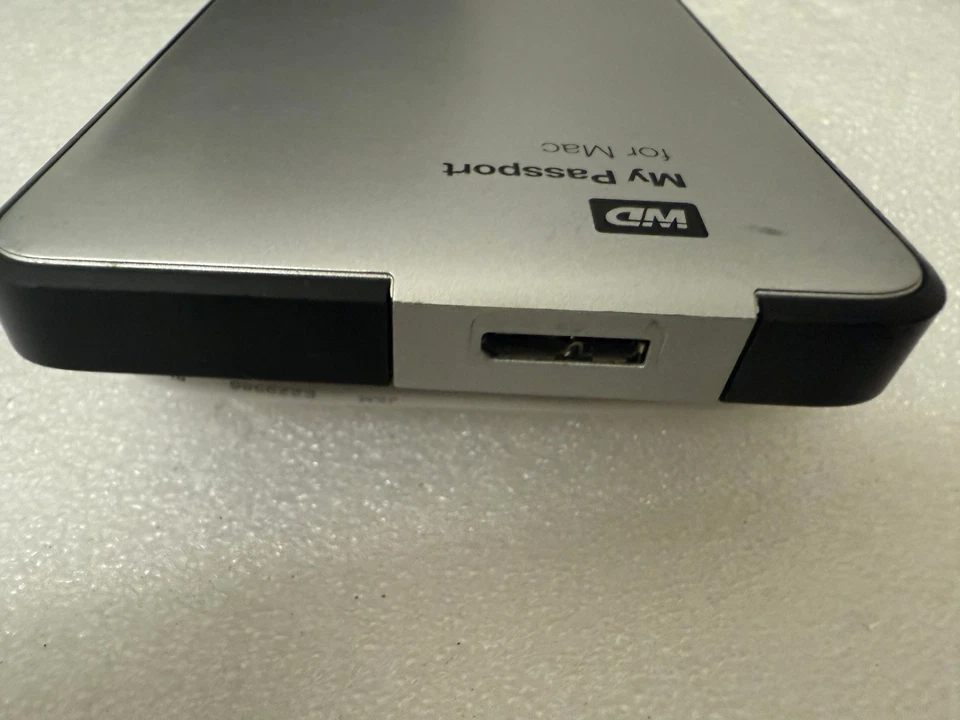 WD My Passport for Mac 1TB WDBLUZ0010BSL-01 External Hard Drive Silver USB 3.0 - Image 3 of 4