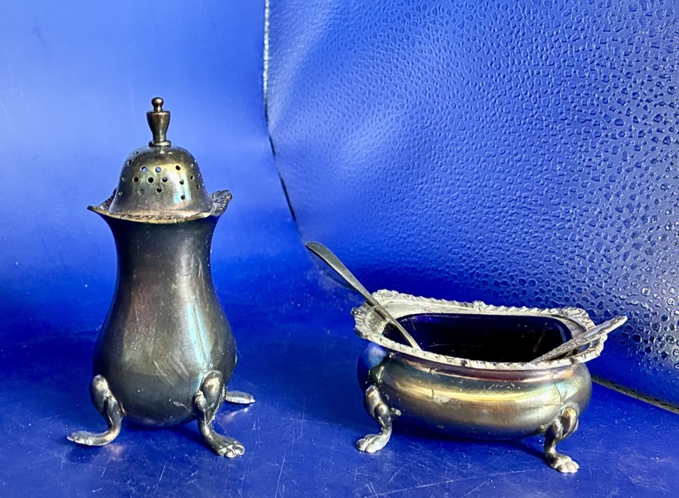 Salero de abedul y sal maestra de abedul con forro de cobalto y cucharas Foto 2 de 4