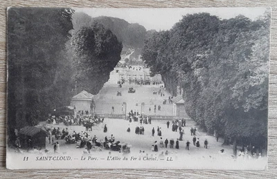 CPA- Hauts de Seine 92- Le Parc- L'Allée du Fer à Cheval - Photo 1/2